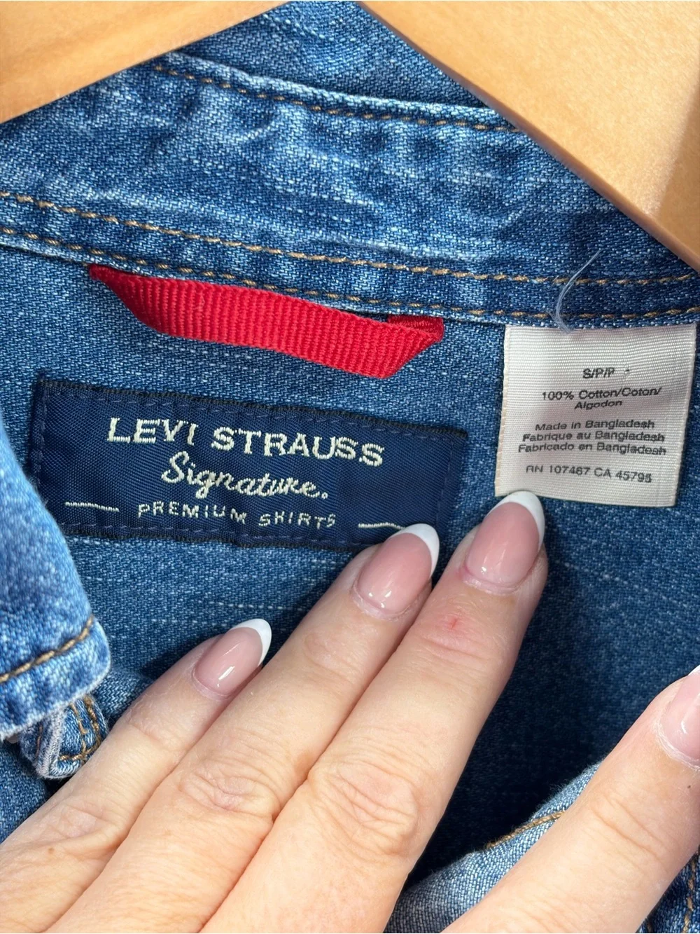 🔥 Levi Strauss & Co. Signature Premium Denim Button-Down Shirt 🔥 - Picture 4 of 6